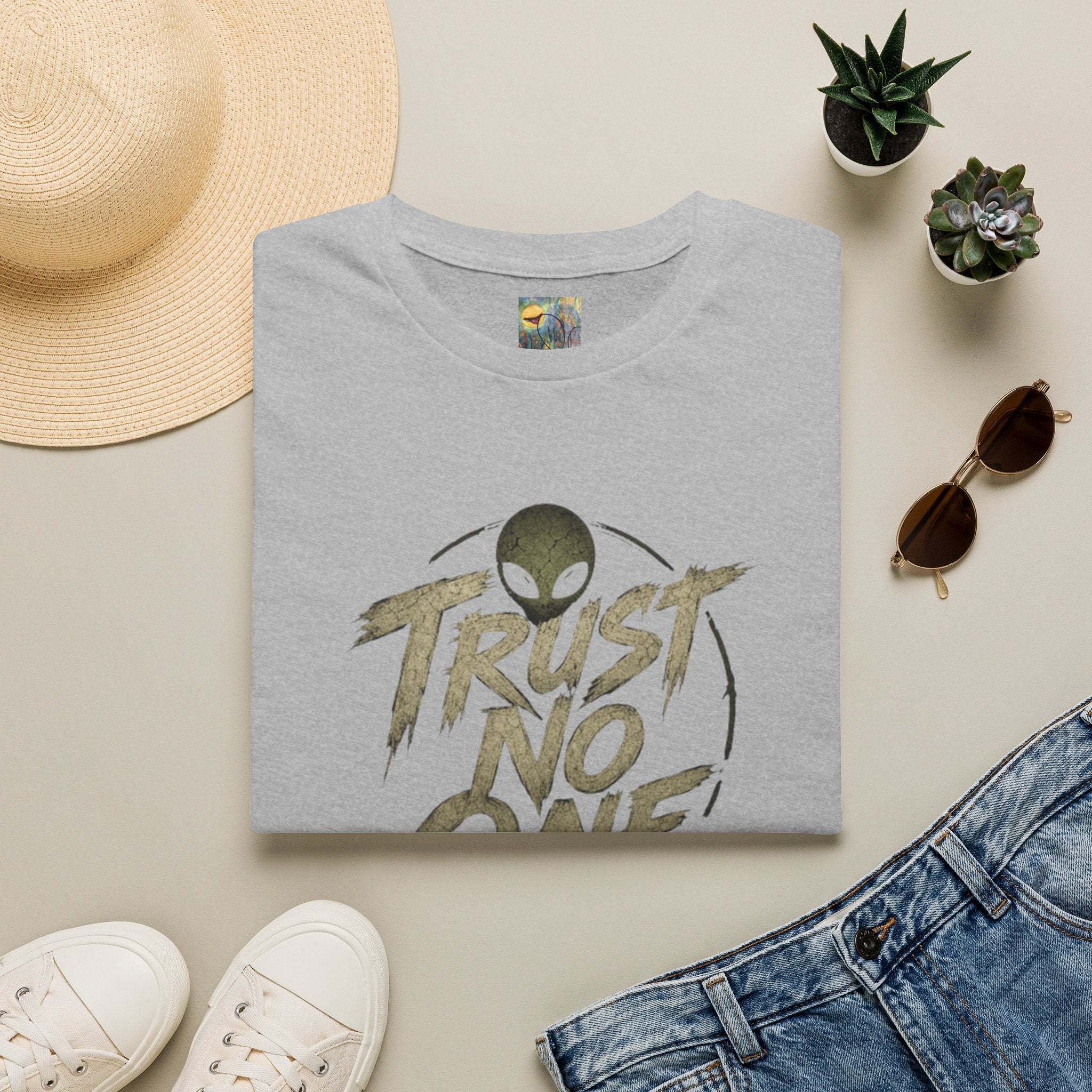 Alien Squad Graphic T-Shirt — "Trust  No One" Retro UFO Crew Tee