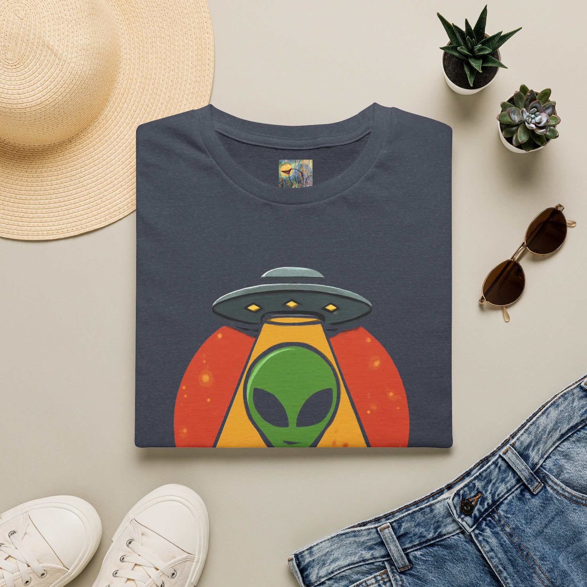 Alien UFO T-Shirt — Retro Japanese 宇宙人 Graphic Tee