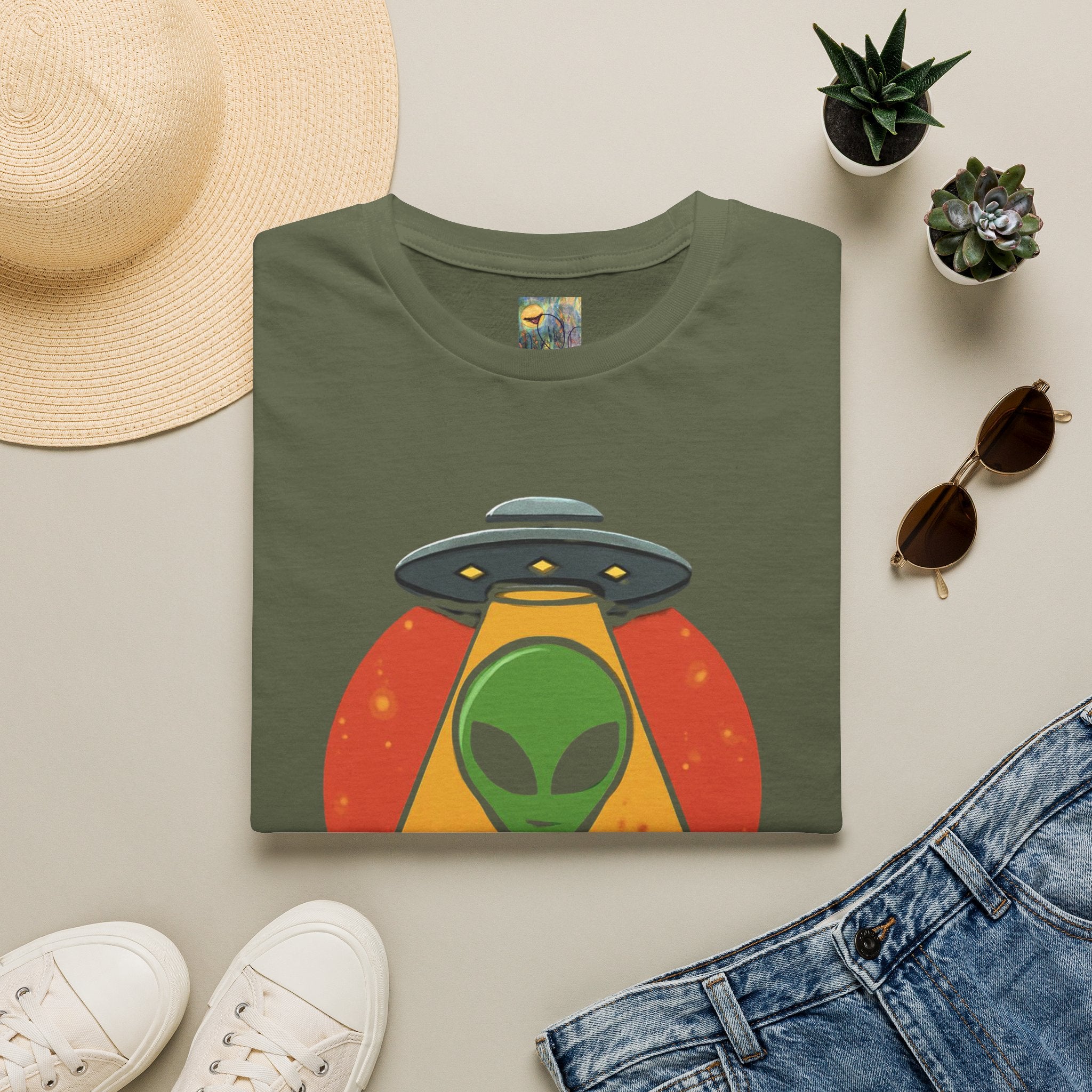 Alien UFO T-Shirt — Retro Japanese 宇宙人 Graphic Tee