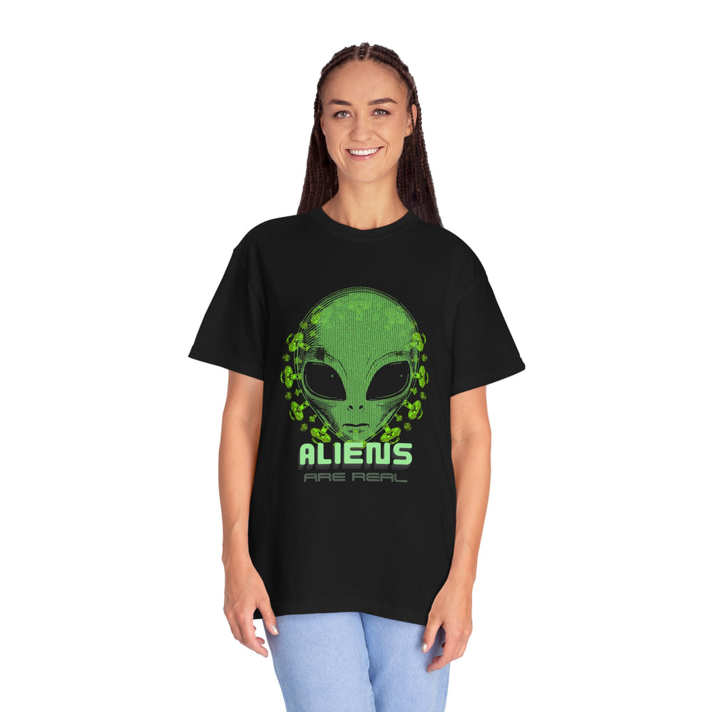 Aliens Are Real Graphic T-Shirt — Retro Green Alien Head Tee