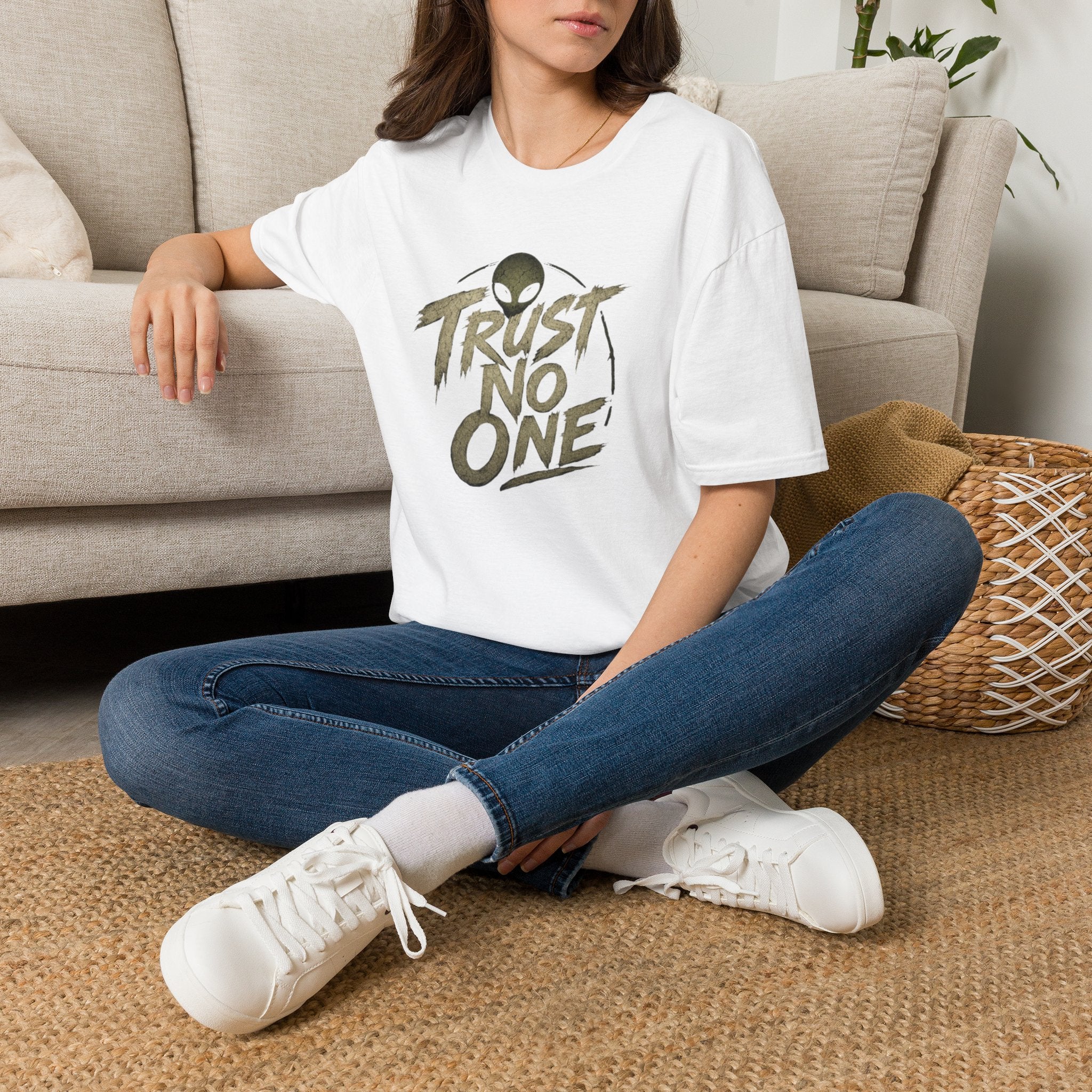 Alien Squad Graphic T-Shirt — "Trust  No One" Retro UFO Crew Tee