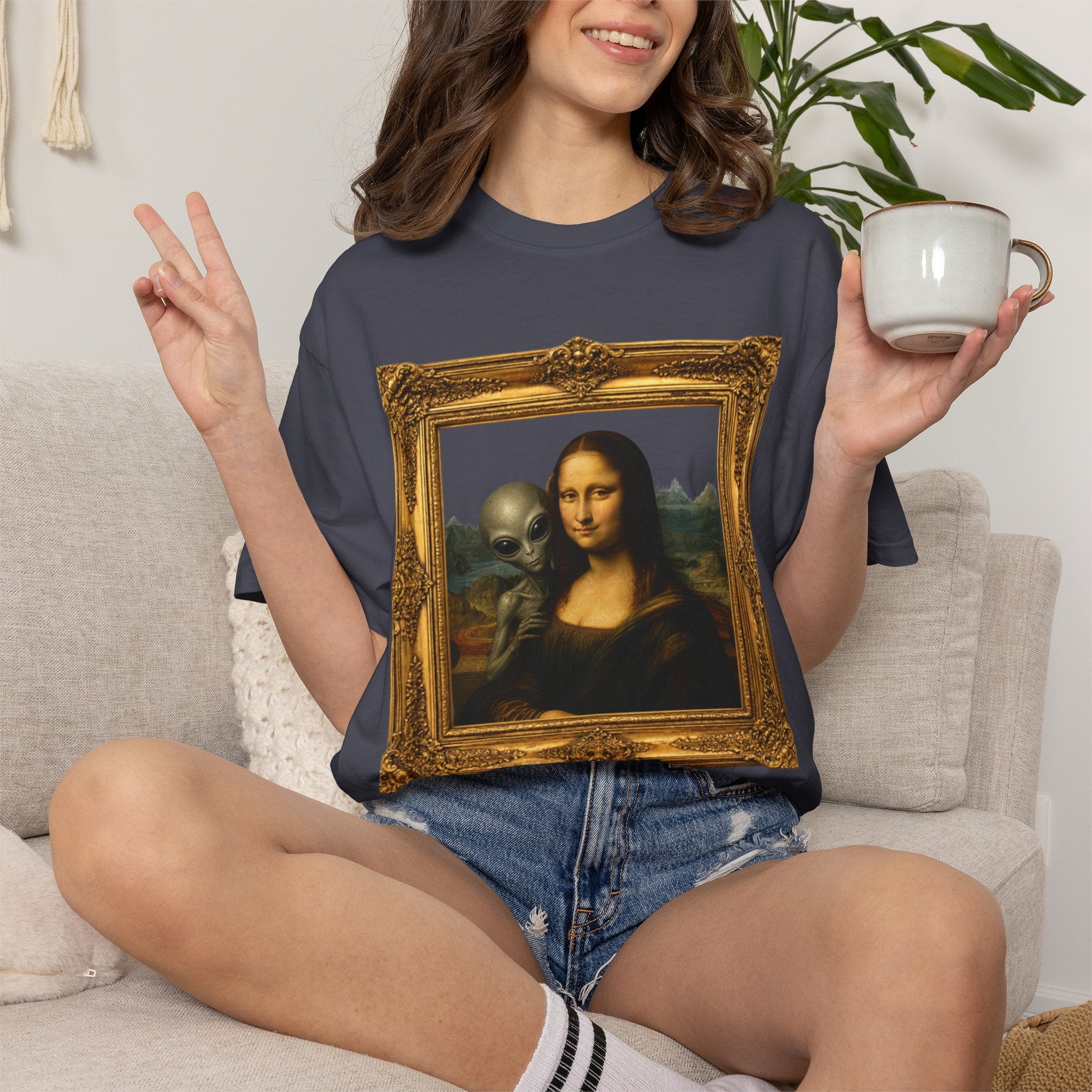 Mona Lisa Alien Photo-Bomb T-Shirt — Vintage Frame Graphic Tee
