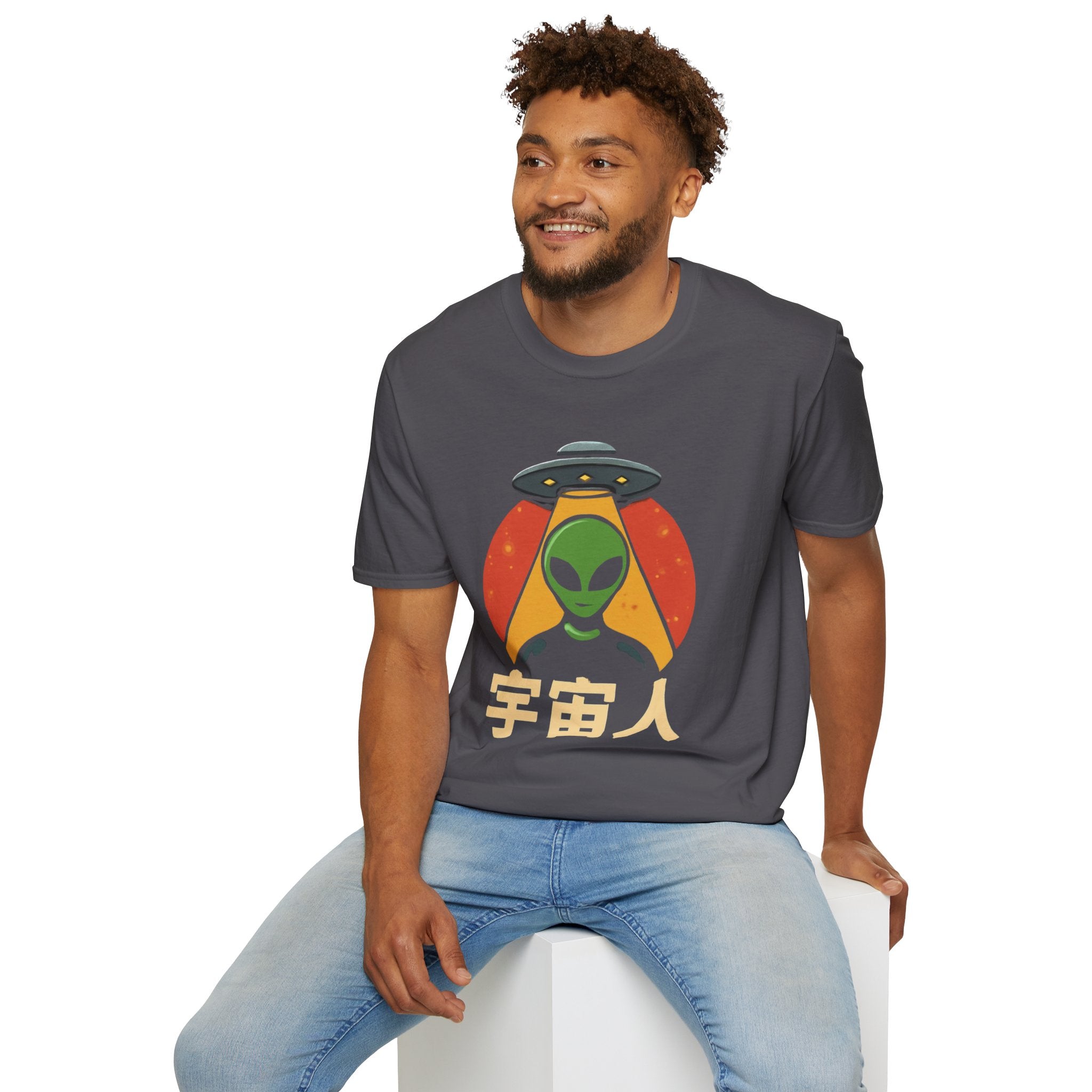 Alien UFO T-Shirt — Retro Japanese 宇宙人 Graphic Tee