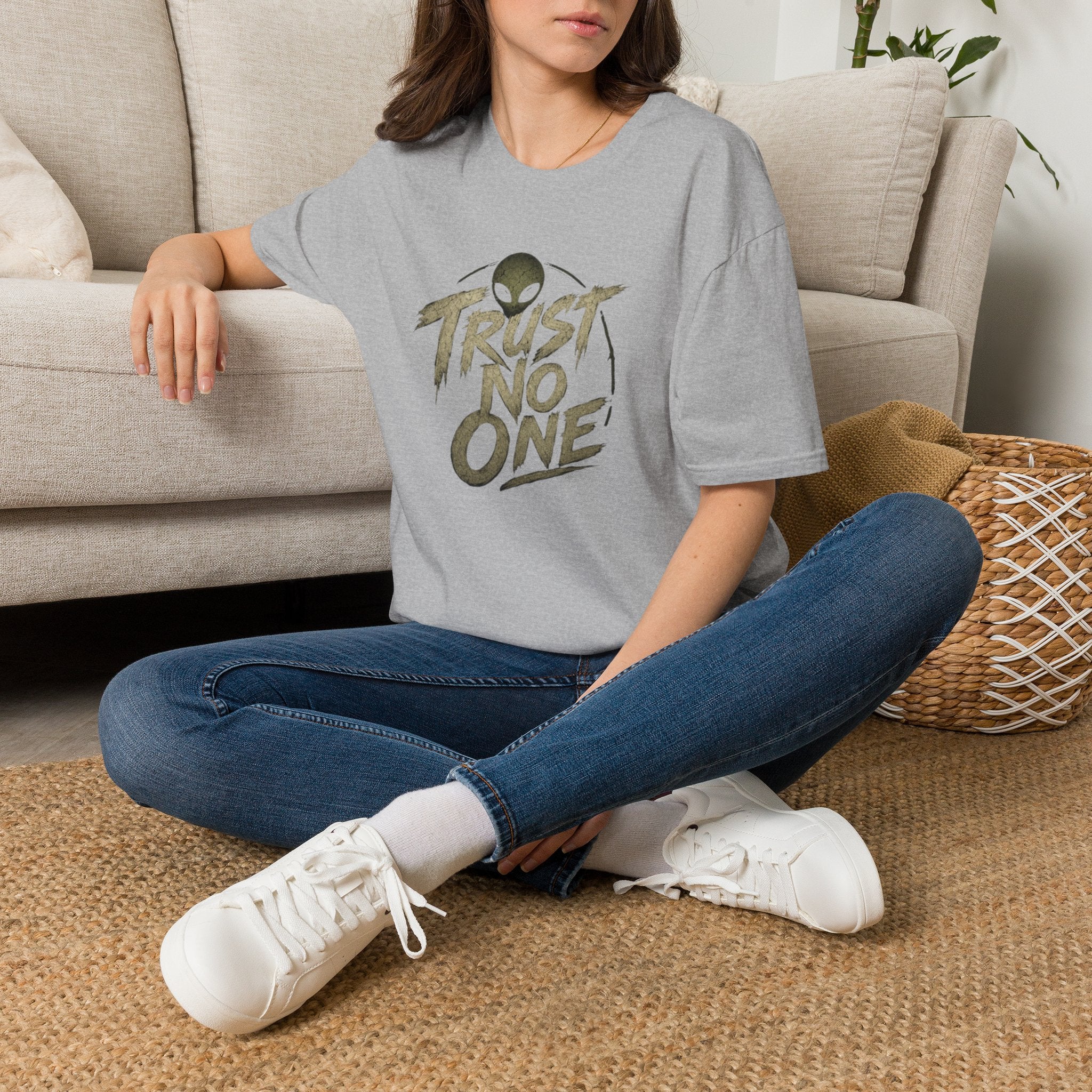 Alien Squad Graphic T-Shirt — "Trust  No One" Retro UFO Crew Tee